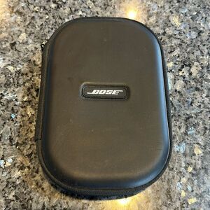 Bose headphone case (7003)